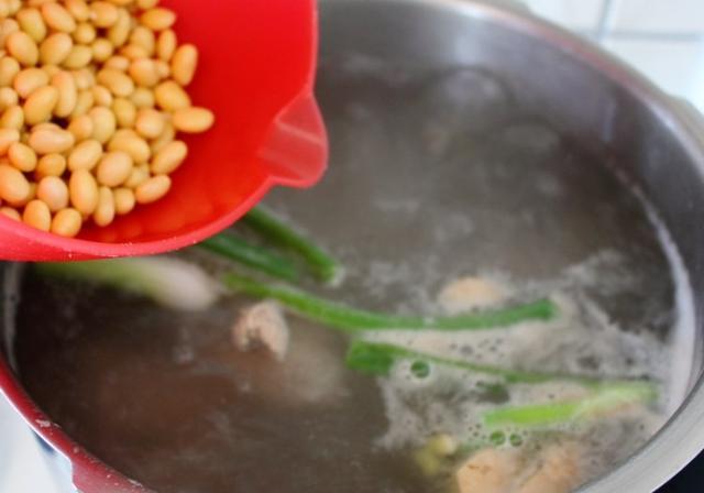 黄豆和海带能一起煮汤吗？