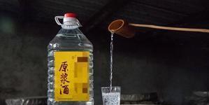白酒为啥不用塑料瓶装？对酒的品质与口感是否有影响？