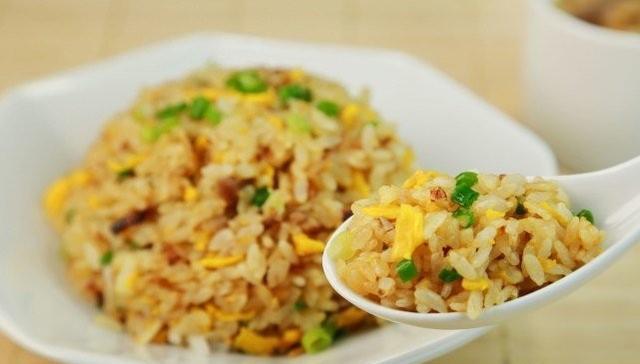 炒米饭怎么做好吃？先炒鸡蛋还是先炒米饭？