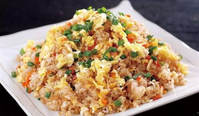 炒米饭怎么做好吃？先炒鸡蛋还是先炒米饭？