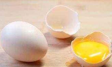为什么煮熟的鸡蛋怎么都捏不碎？