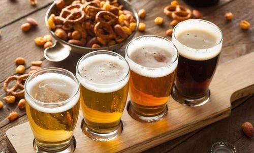 精酿啤酒与我们平时在市面上喝的瓶啤和扎啤有什么区别？