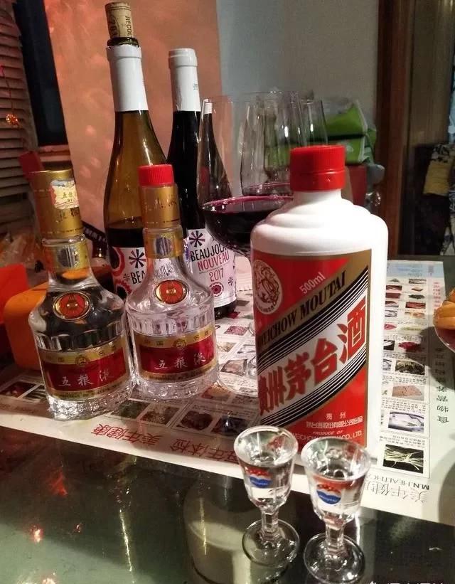 如果让你选择一种酒出现在年夜饭桌上，你选择茅台酒还是五粮液？