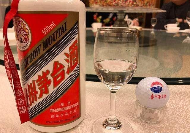 如果让你选择一种酒出现在年夜饭桌上，你选择茅台酒还是五粮液？