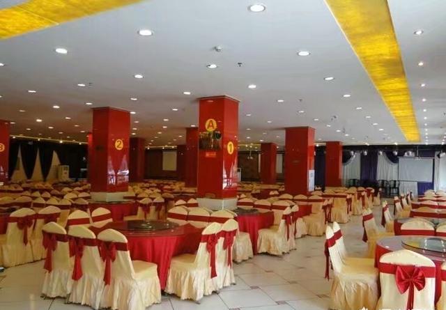 你们觉得结婚在酒店包席好还是在农村办坝坝席好
