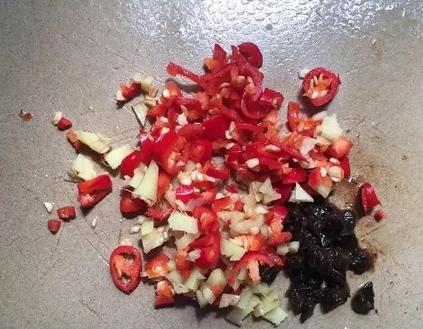 剁椒芋头蒸排骨怎么做最好吃？
