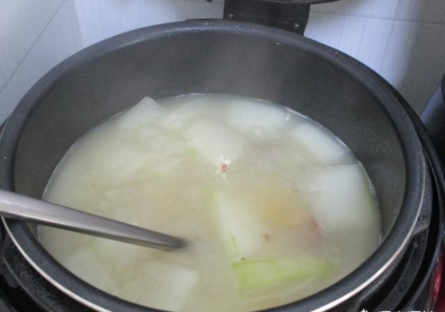 咸排骨汤怎么做好吃？