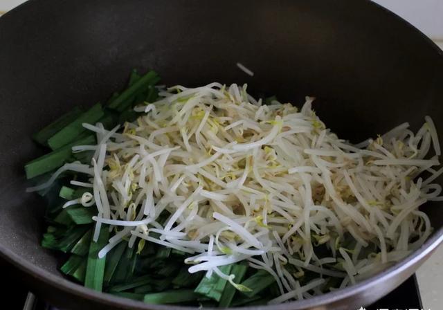 韭菜能和绿豆芽一起吃吗？为什么？