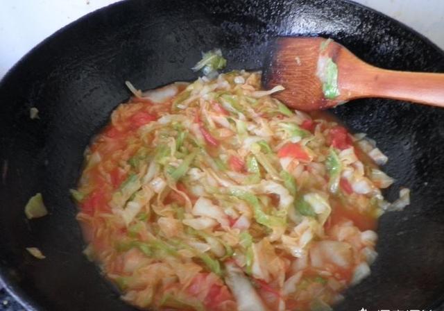 应该怎么做西红柿炒卷心菜？