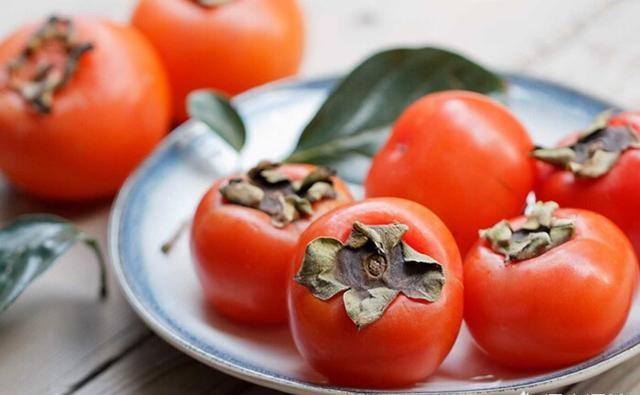 西红柿放很久还是硬邦邦的能吃吗？