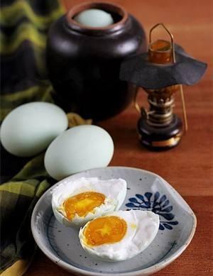 煮熟的咸鸭蛋放在冰箱里很久了，还可以吃吗？