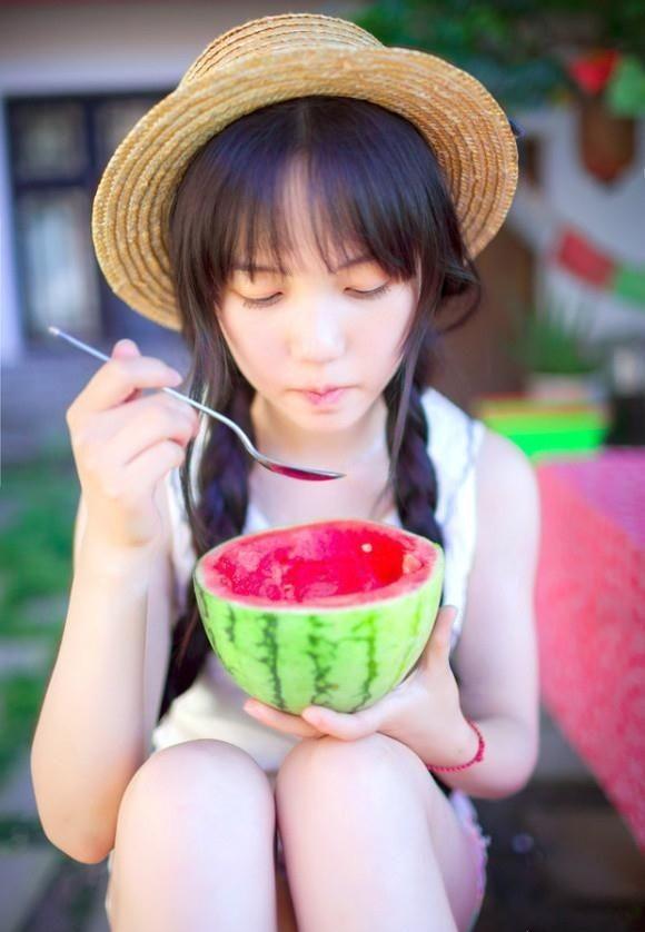 夏天吃西瓜是在冰箱冻过的好吃还是不冻的好吃？