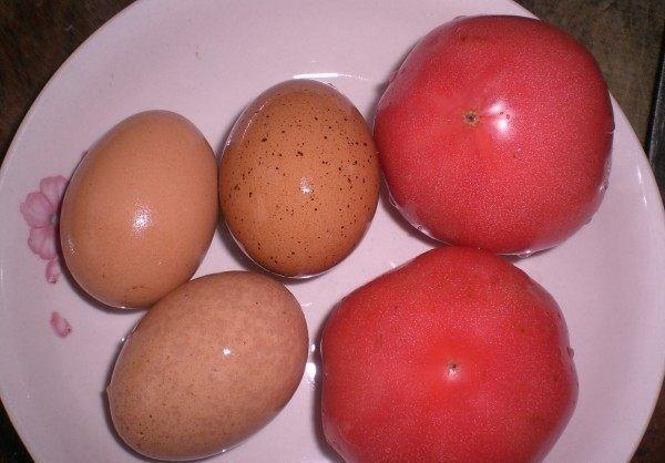 西红柿炒鸡蛋是先炒蛋还是先炒西红柿？