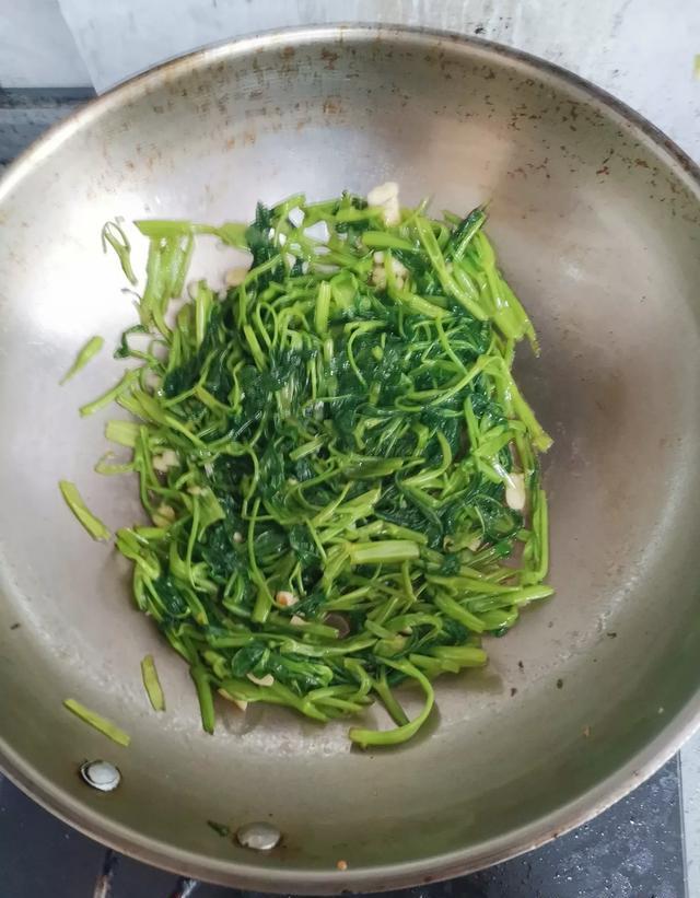 家常炒空心菜怎么炒最下饭？