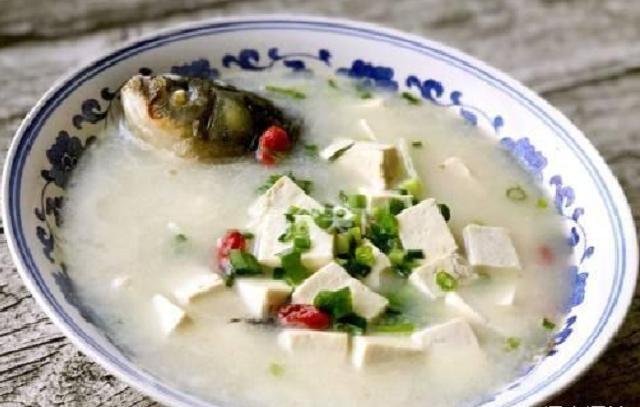 豆腐鲫鱼汤，如何才能使汤色乳白还好喝？