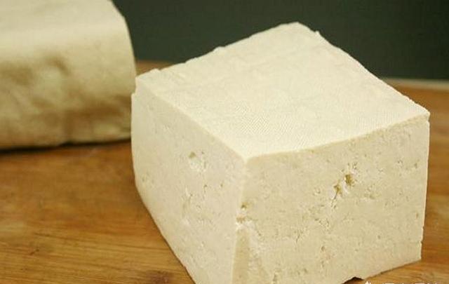豆腐鲫鱼汤，如何才能使汤色乳白还好喝？
