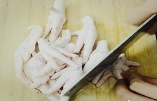 鸡爪子炖黄豆的做法？