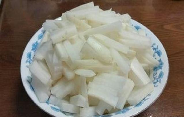 饭店里的泡椒萝卜是怎样泡制的？
