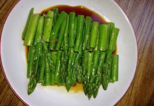 减肥为什么要吃水煮青菜，而不直接吃青菜？