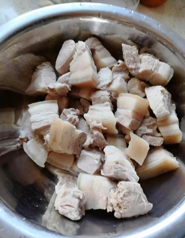 红烧肉怎么才能做出既软糯入味，又能肥而不腻呢？