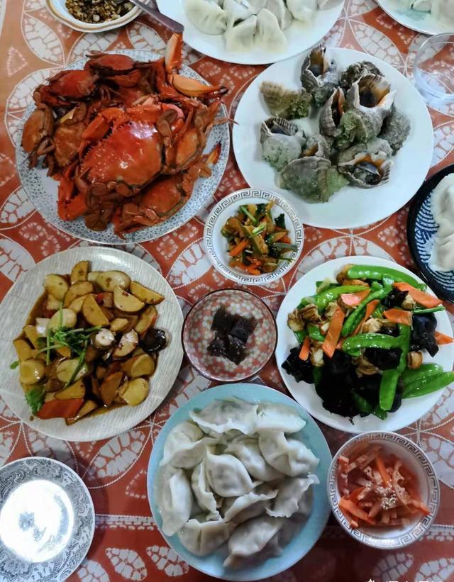 中午食堂领导的菜和普通员工的菜是两个档次，这种公司好吗？