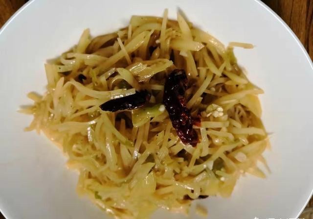 酸辣土豆丝，基本每个人都会点，但就是做不好，应该注意哪些事项呢？