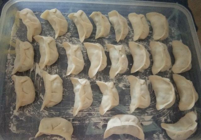 俗话说：出门不吃带馅的，为什么？