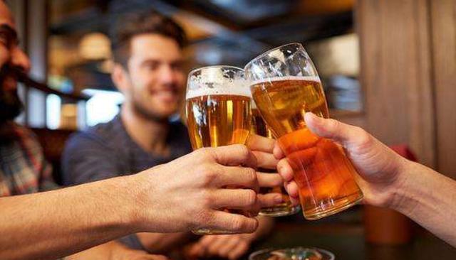 为什么上了一定年纪，兄弟酒局就开始转喝白酒，越来越少人喝啤酒？