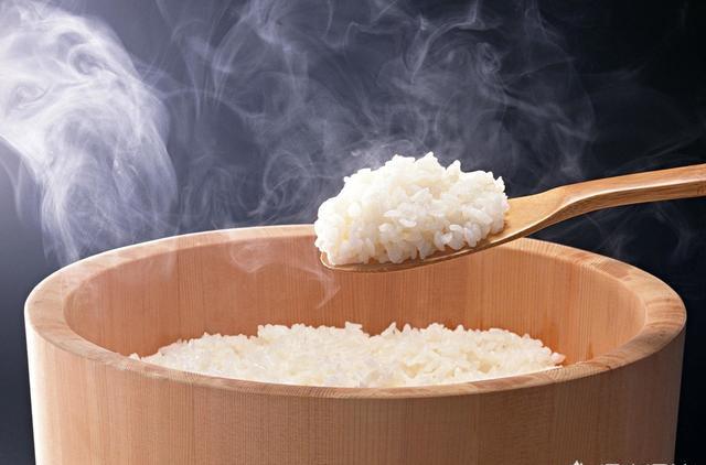 怎样蒸米饭，才能不硬不软，粒粒分明？