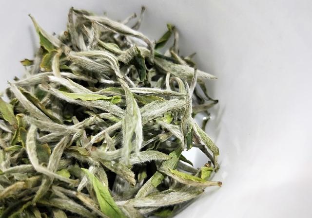 什么茶泡出来的颜色特别浅？