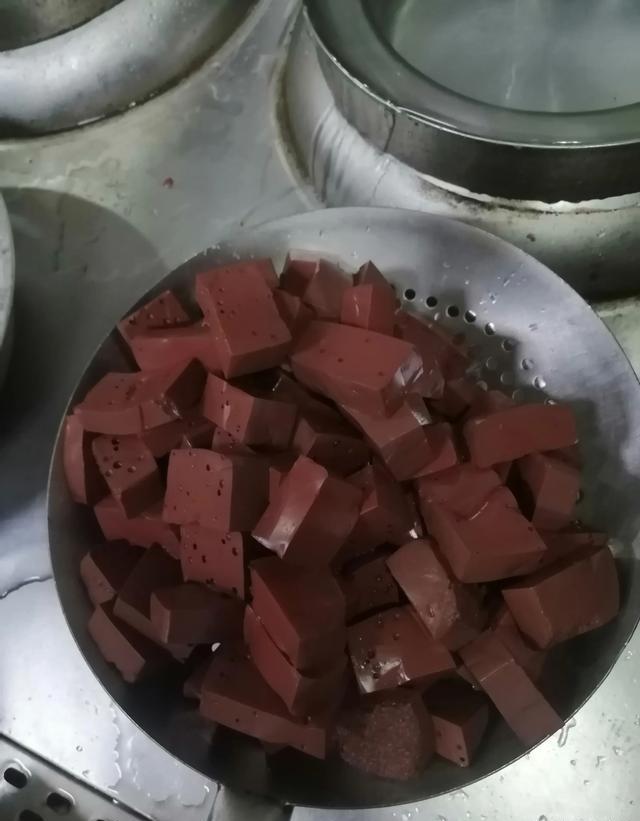 鸡血、鸭血、猪血是健康卫生的食品吗？