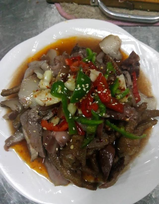 市场上的猪头肉，是怎么做的？