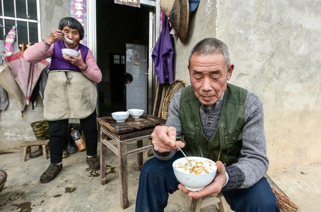 农村老人说的＂粗茶淡饭＂，是指的什么？