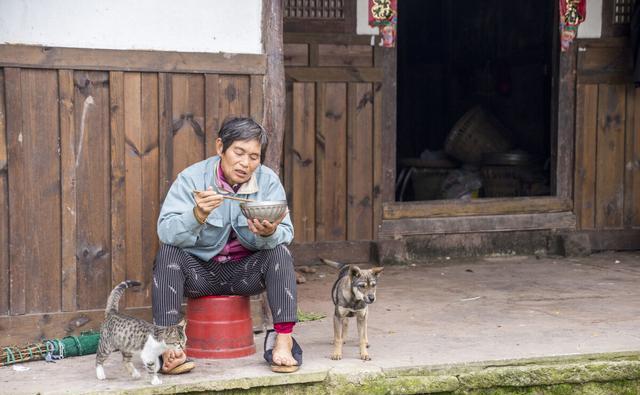 农村老人说的＂粗茶淡饭＂，是指的什么？