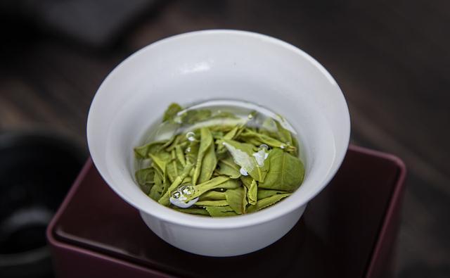 肠胃不好，平时该怎么喝茶？绿茶不能喝吗？