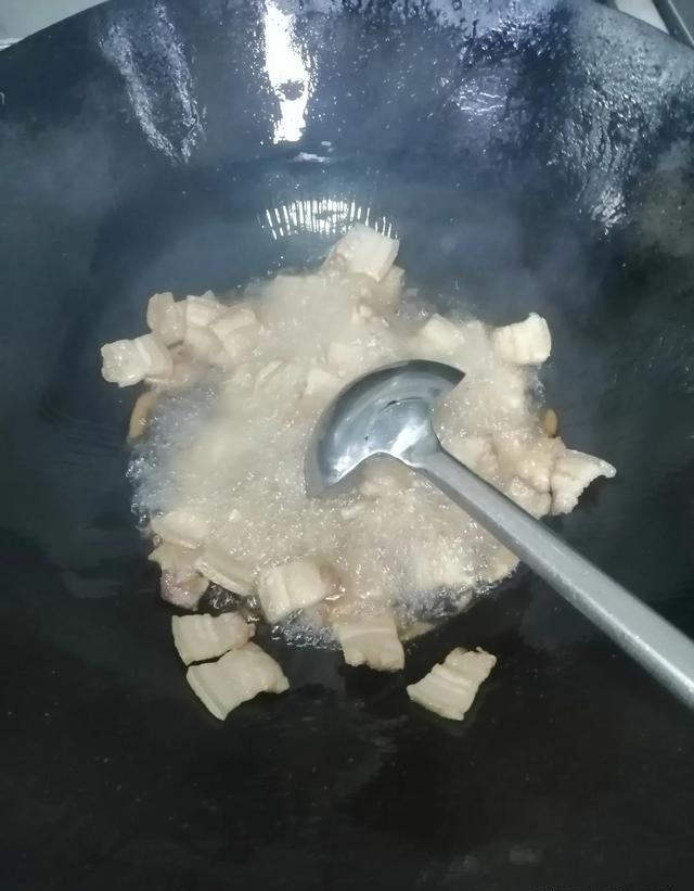 如何让肉丝下锅不粘锅？