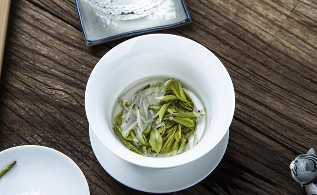为什么有些人泡茶要用盖碗？