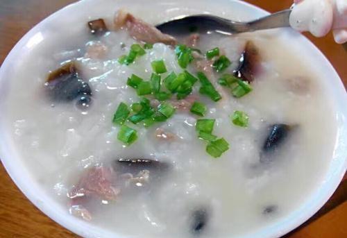 如何做皮蛋瘦肉粥?