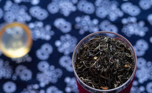 有些老北京人为何钟爱茉莉花茶？