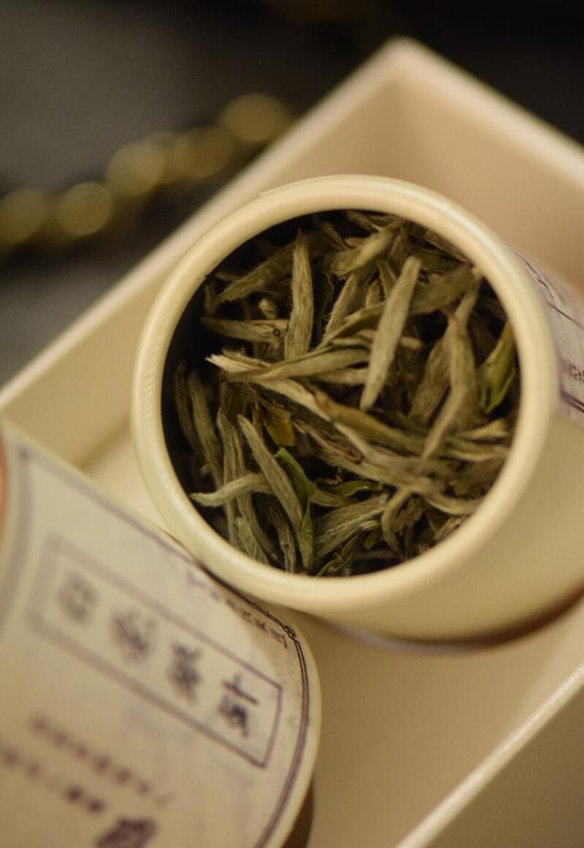 白茶到底散茶好还是茶饼好吗？