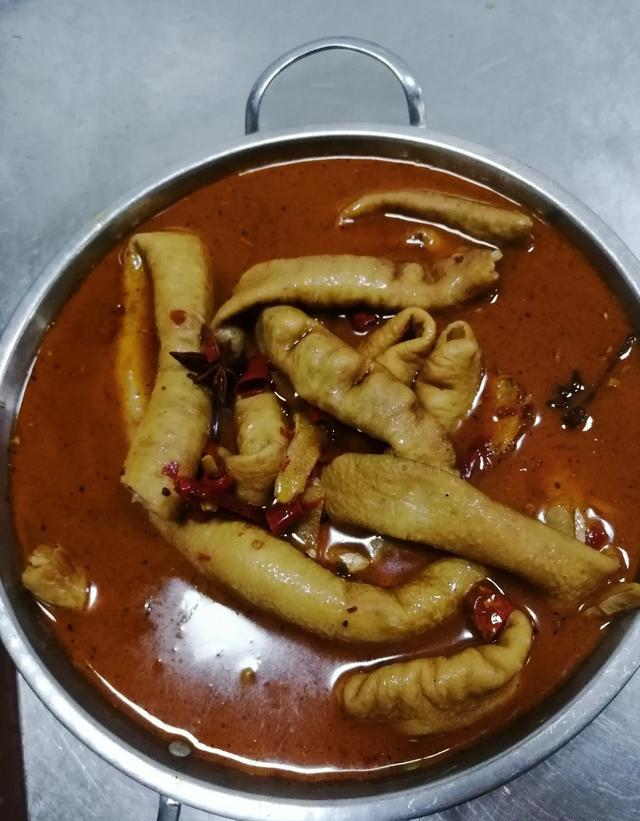 猪大肠属于猪下水，可卤食店里为什么卖的比较贵？