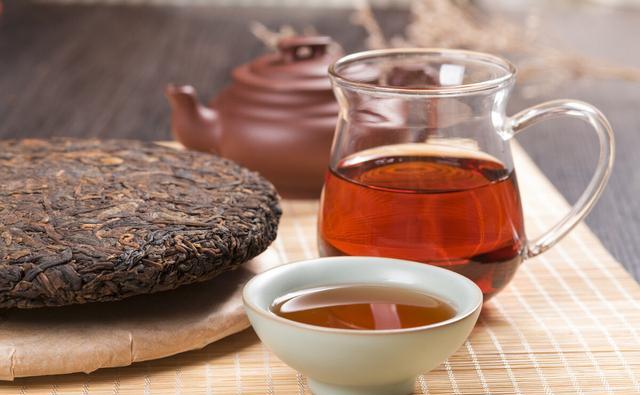 减肥喝生普洱茶还是熟普洱茶好？