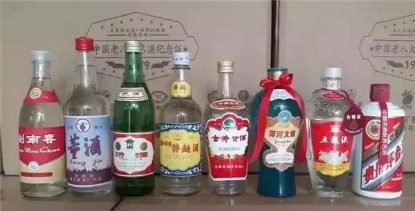 为什么有的白酒会变黄？