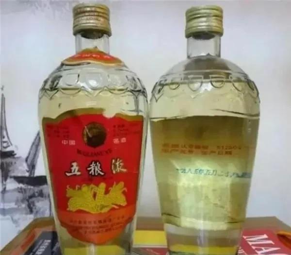 为什么有的白酒会变黄？