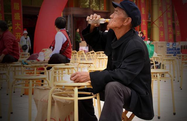 为什么有的人年纪越大越喜欢喝白酒？