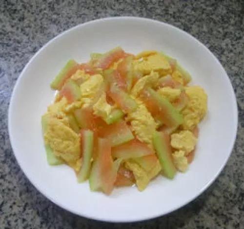 你吃过西瓜皮炒鸡蛋吗？那是一种怎样的体验？