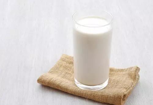 常喝牛奶和不喝牛奶的人有哪些差别？