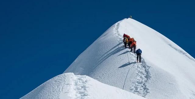珠穆朗玛峰最著名的一具尸体：为何长达20年无人掩埋？