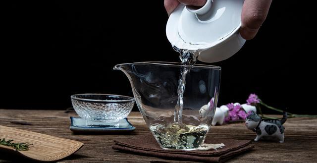 为什么用盖碗泡茶和用紫茶壶泡茶味道不一样？