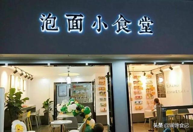 筹借了共30万投资奶茶店，营业额每天只有300元左右，该怎么办？